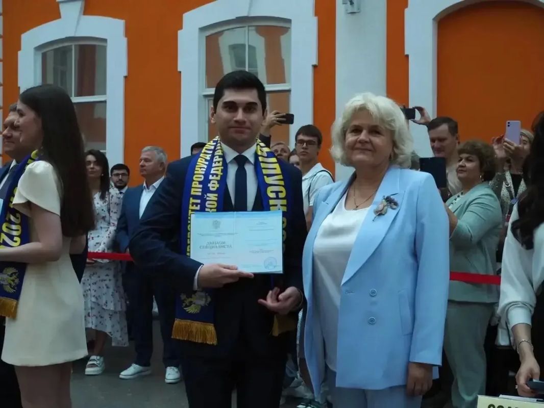 Выпускники-целевики из Псковской области получили дипломы Санкт-Петербургского филиала Университета прокуратуры Российской Федерации Выпускники-целевики из Псковской области получили дипломы Санкт-Петербургского филиала Университета прокуратуры Российской Федерации