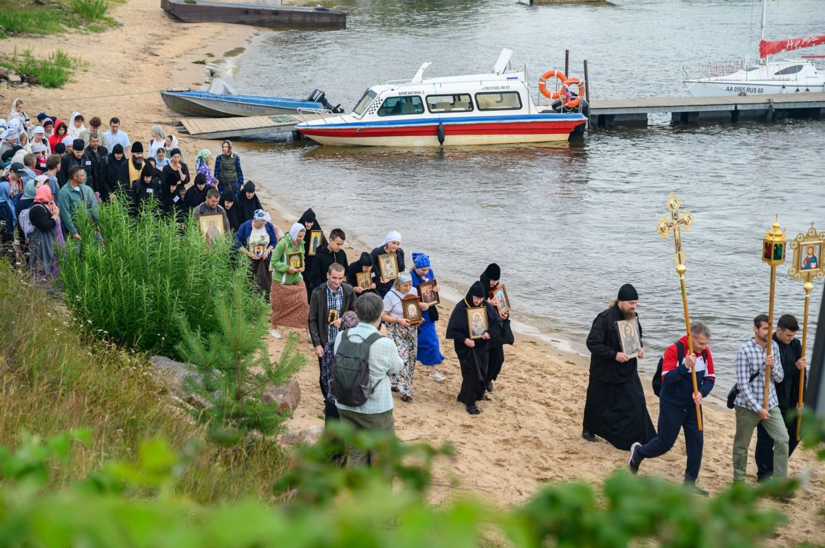 Крестный ход «Дорогой Спасителя» прошёл в Псковской области Крестный ход «Дорогой Спасителя» прошёл в Псковской области