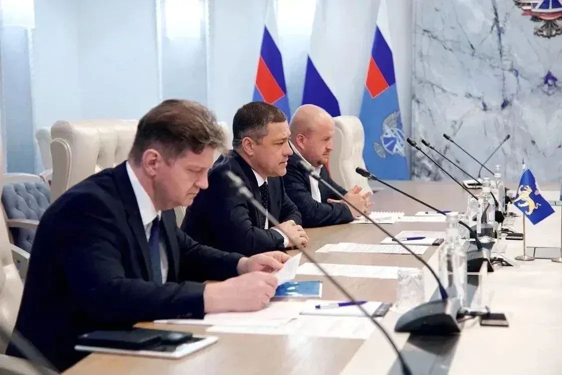 Реализацию масштабных дорожных проектов в регионе губернатор Михаил Ведерников обсудил с руководителем Росавтодора Романом Новиковым