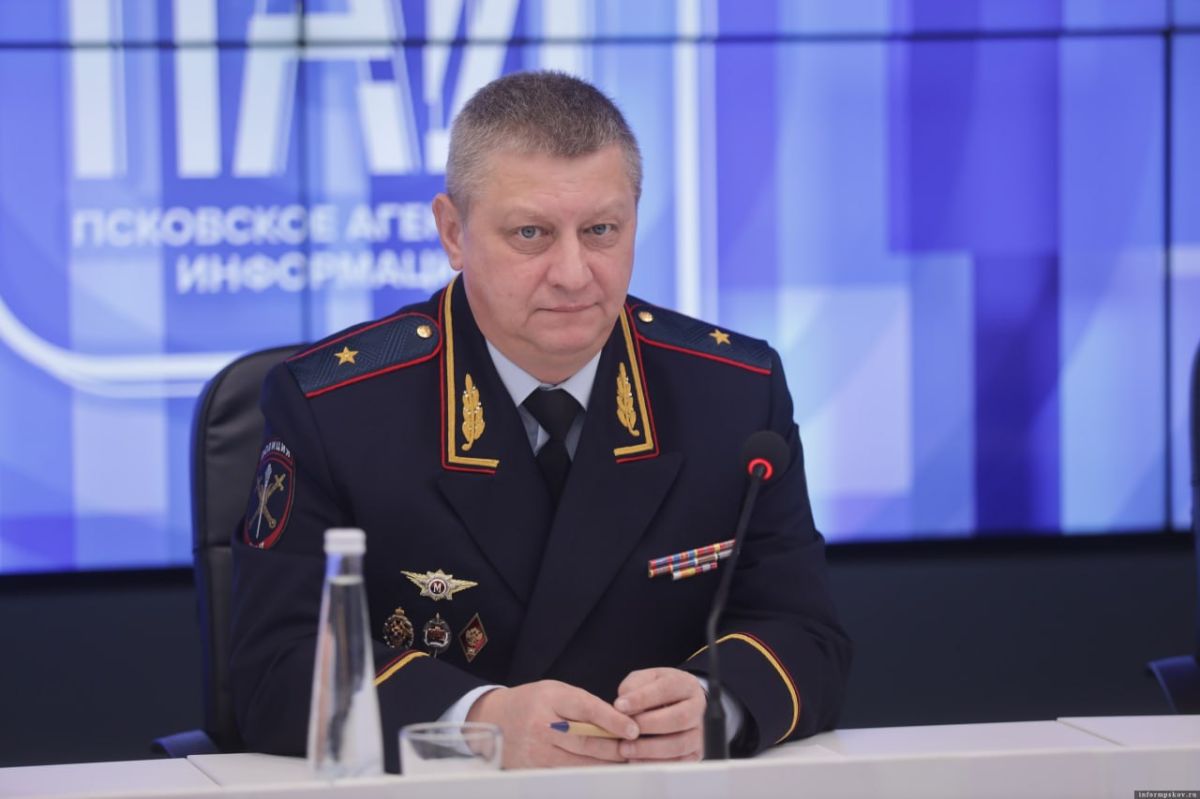 Начальник УМВД России по Псковской области генерал-майор полиции Алексей Овсянников поздравил коллектив Псковского агентства информации с 25-летием издания