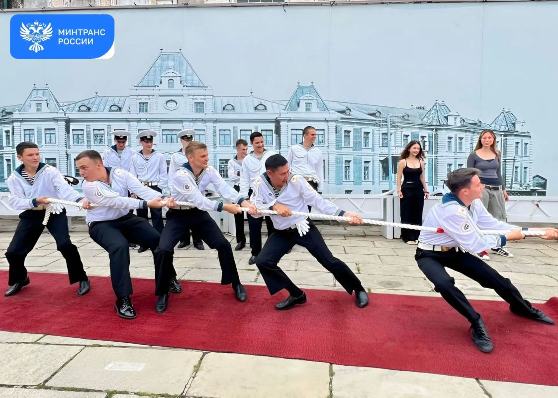 Парусник «Надежда» объединил морские вузы России и Китая Парусник «Надежда» объединил морские вузы России и Китая