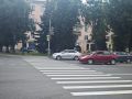 Разметку на пешеходных переходах обновили на площади Ленина в Пскове