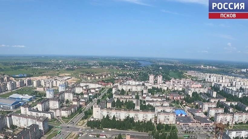На высоте 180 метров: в Пскове начали покраску телевизионной мачты На высоте 180 метров: в Пскове начали покраску телевизионной мачты