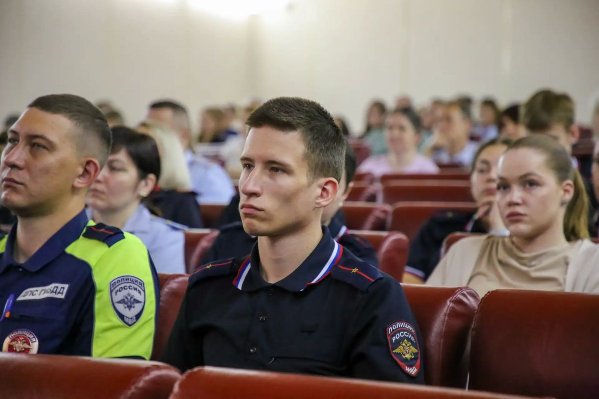 В Управлении МВД России по Псковской области состоялось занятие по государственно-правовому информированию В Управлении МВД России по Псковской области состоялось занятие по государственно-правовому информированию