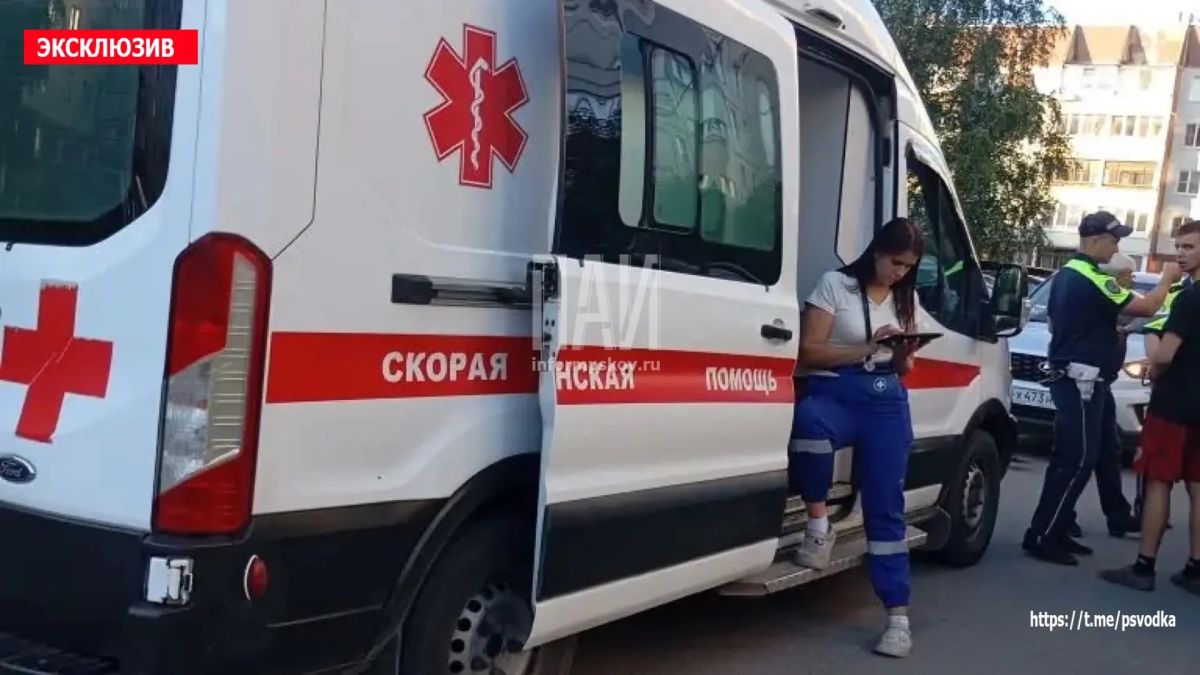 В Пскове, на Рижском проспекте у дома 75, водитель автомобиля Hyundai совершил наезд на девочку 2016 года рождения, которая двигалась на самокате В Пскове, на Рижском проспекте у дома 75, водитель автомобиля Hyundai совершил наезд на девочку 2016 года рождения, которая двигалась на самокате