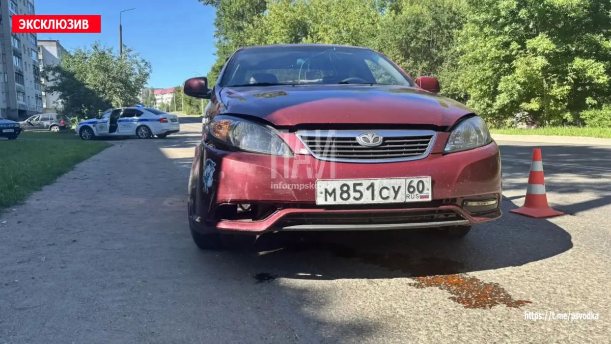 В Великих Луках, на улице Маршала Жукова у дома 26/13, произошло боковое столкновение мотоцикла и автомобиля Daewoo Gentra В Великих Луках, на улице Маршала Жукова у дома 26/13, произошло боковое столкновение мотоцикла и автомобиля Daewoo Gentra
