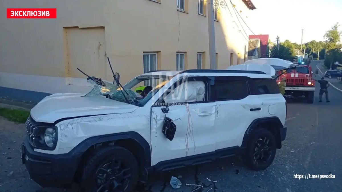 В Себеже, на улице Пролетарской у дома 30, водитель автомобиля Haval, по предварительным данным, находившийся в состоянии алкогольного опьянения, совершил наезд на столб В Себеже, на улице Пролетарской у дома 30, водитель автомобиля Haval, по предварительным данным, находившийся в состоянии алкогольного опьянения, совершил наезд на столб