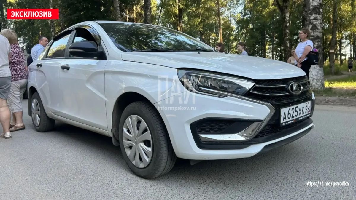 В Острове, в квартале Остров-3, водитель автомобиля Lada Vesta совершил наезд на мальчика 2019 года рождения В Острове, в квартале Остров-3, водитель автомобиля Lada Vesta совершил наезд на мальчика 2019 года рождения