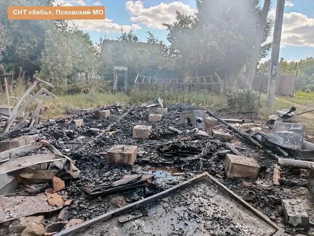 Производственный цех, гараж и садовый дом горели в Псковской области за сутки Производственный цех, гараж и садовый дом горели в Псковской области за сутки