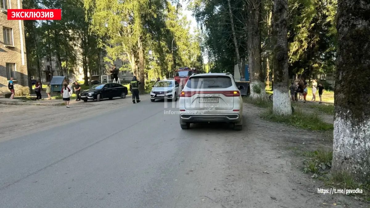 В Острове, в квартале Остров-3, водитель автомобиля Lada Vesta совершил наезд на мальчика 2019 года рождения В Острове, в квартале Остров-3, водитель автомобиля Lada Vesta совершил наезд на мальчика 2019 года рождения