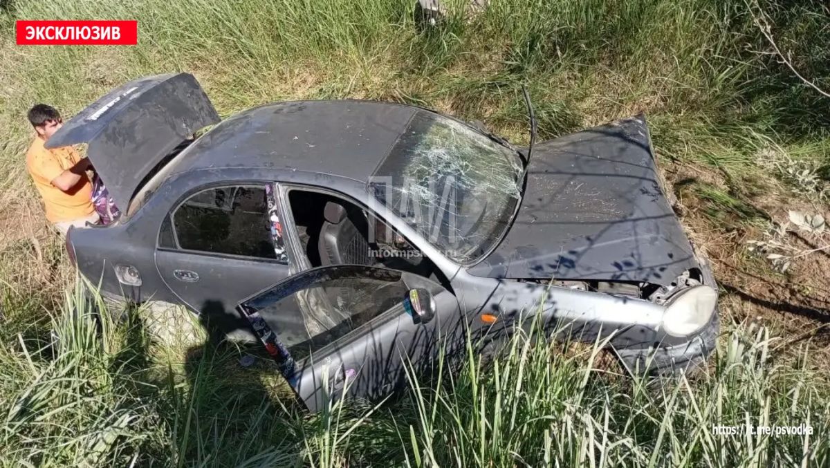 В Псковском районе, у деревни Ваулино, автомобиль Chevrolet Lanos вылетел в кювет В Псковском районе, у деревни Ваулино, автомобиль Chevrolet Lanos вылетел в кювет