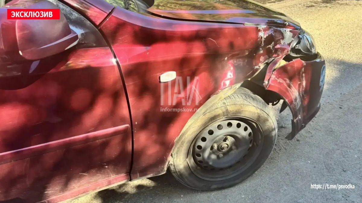 В Великих Луках, на улице Маршала Жукова у дома 26/13, произошло боковое столкновение мотоцикла и автомобиля Daewoo Gentra В Великих Луках, на улице Маршала Жукова у дома 26/13, произошло боковое столкновение мотоцикла и автомобиля Daewoo Gentra