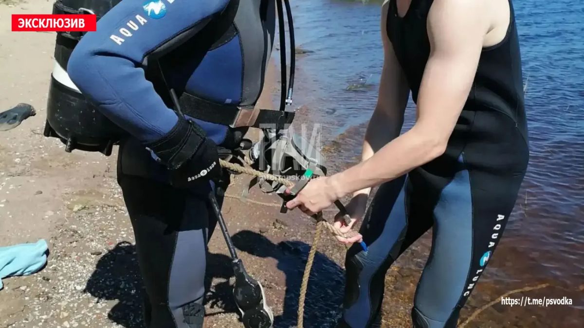 В Пскове, в реке Великая, водолазами областной службы спасения в ходе поисково-водолазных работ найдено тело погибшего мужчины В Пскове, в реке Великая, водолазами областной службы спасения в ходе поисково-водолазных работ найдено тело погибшего мужчины