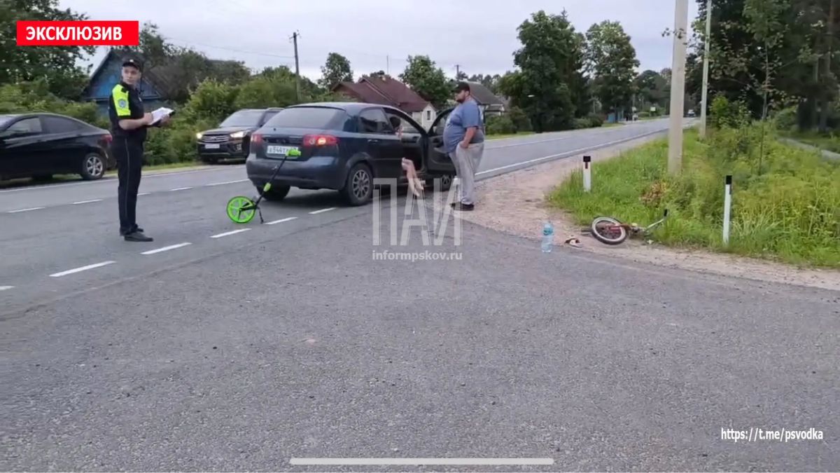 В Гдовском районе, в деревне Добручи около здания почты, водитель автомобиля Chevrolet, девушка, совершила наезд на девочку 5 лет на нерегулируемом пешеходном переходе В Гдовском районе, в деревне Добручи около здания почты, водитель автомобиля Chevrolet, девушка, совершила наезд на девочку 5 лет на нерегулируемом пешеходном переходе