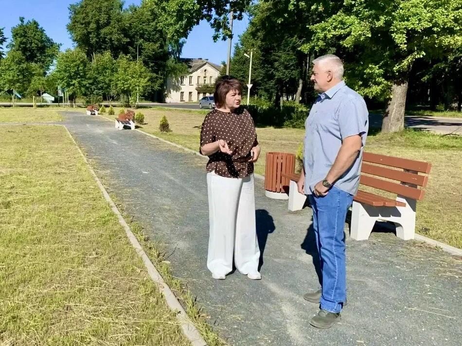 Наталья Фёдорова и Андрей Ключко посетили мемориал в Лочкино и сквер в Серёдке Наталья Фёдорова и Андрей Ключко посетили мемориал в Лочкино и сквер в Серёдке