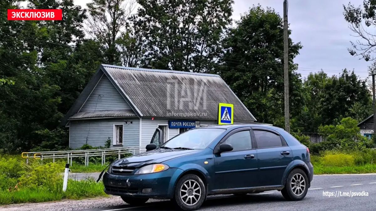 В Гдовском районе, в деревне Добручи около здания почты, водитель автомобиля Chevrolet, девушка, совершила наезд на девочку 5 лет на нерегулируемом пешеходном переходе В Гдовском районе, в деревне Добручи около здания почты, водитель автомобиля Chevrolet, девушка, совершила наезд на девочку 5 лет на нерегулируемом пешеходном переходе