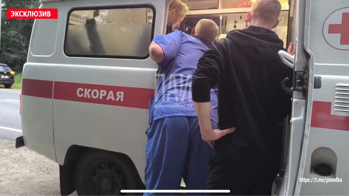 В Гдовском районе, в деревне Добручи около здания почты, водитель автомобиля Chevrolet, девушка, совершила наезд на девочку 5 лет на нерегулируемом пешеходном переходе В Гдовском районе, в деревне Добручи около здания почты, водитель автомобиля Chevrolet, девушка, совершила наезд на девочку 5 лет на нерегулируемом пешеходном переходе