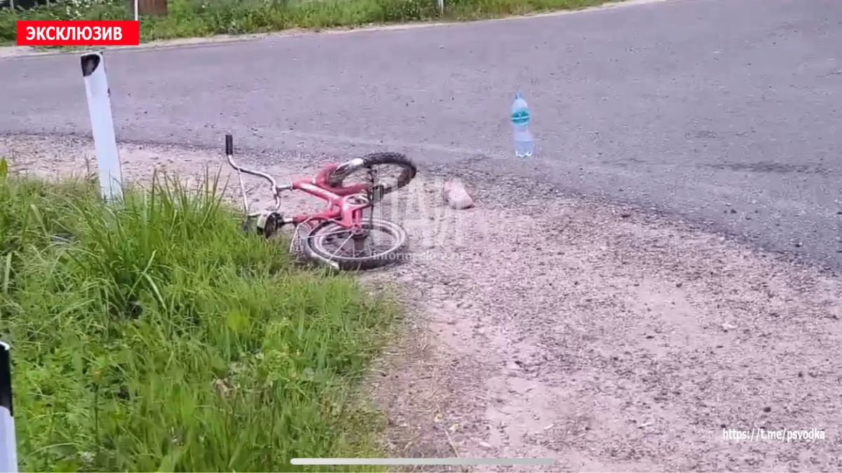 В Гдовском районе, в деревне Добручи около здания почты, водитель автомобиля Chevrolet, девушка, совершила наезд на девочку 5 лет на нерегулируемом пешеходном переходе В Гдовском районе, в деревне Добручи около здания почты, водитель автомобиля Chevrolet, девушка, совершила наезд на девочку 5 лет на нерегулируемом пешеходном переходе