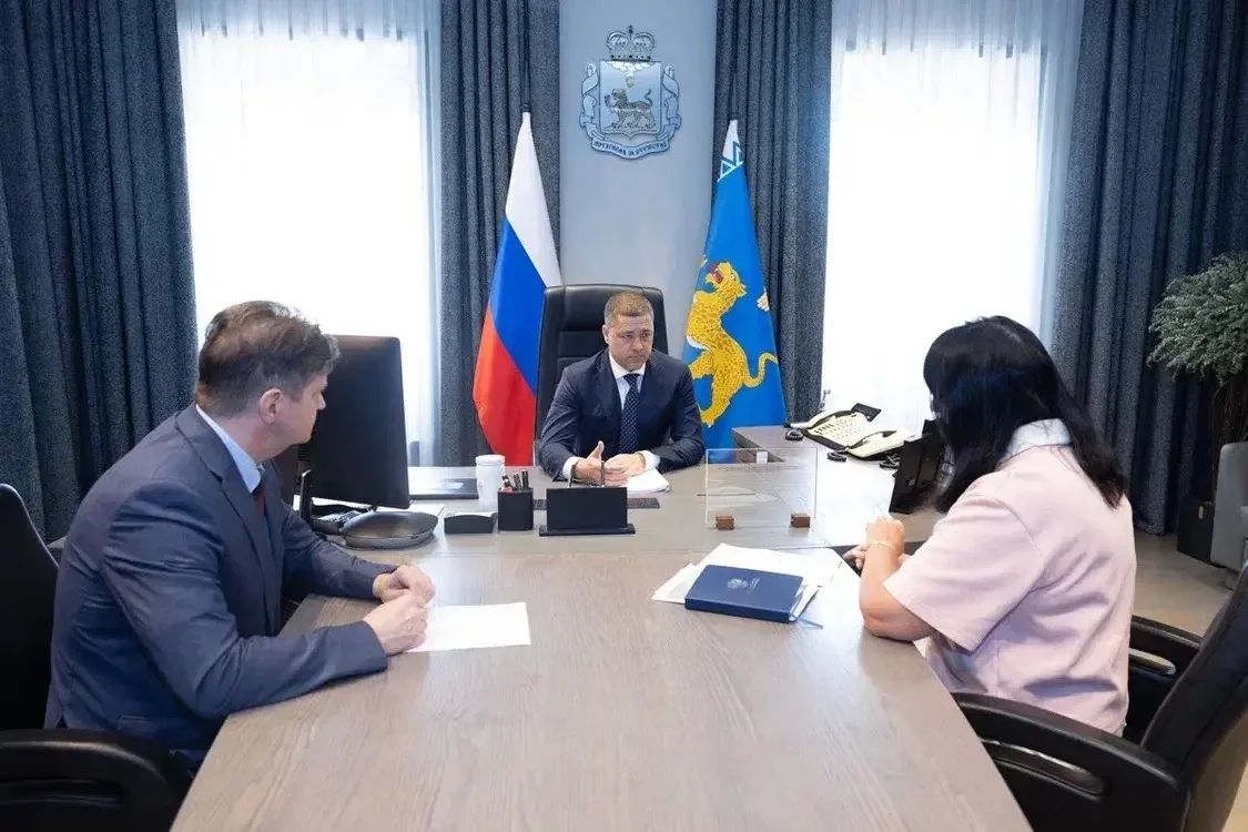 Михаил Ведерников: Вопросы обеспечения населения бензином, особенно в южной части области, обсудили на рабочем совещании с профильным заместителем Игорем ШАТУРНЫМ и министром тарифов и энергетики региона Еленой ПИЛИПЕНКО