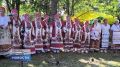Поздравления, песни, улыбки, угощения и подарки — всего было вдоволь на фестивале «Лейся песня», который прошёл в Гдовском районе в седьмой раз