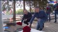 Губернатор области Михаил Ведерников сегодня в Острове возложил цветы к Вечному огню на площади имени Героя Советского Союза Клавы Назаровой, чтобы отдать дань памяти героям Великой Отечественной войны