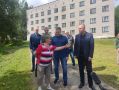 Губернатор Михаил Ведерников осмотрел новый сквер в Острове-3