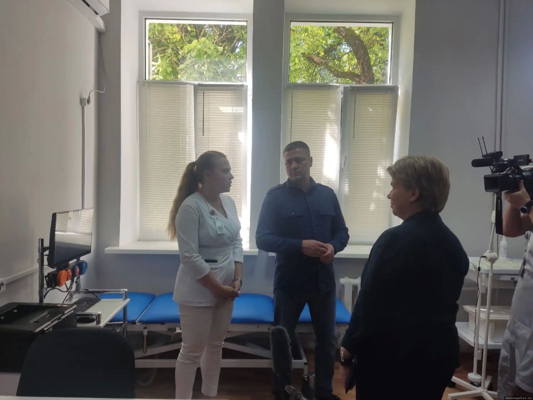 Губернатор осмотрел новую женскую консультацию в Острове