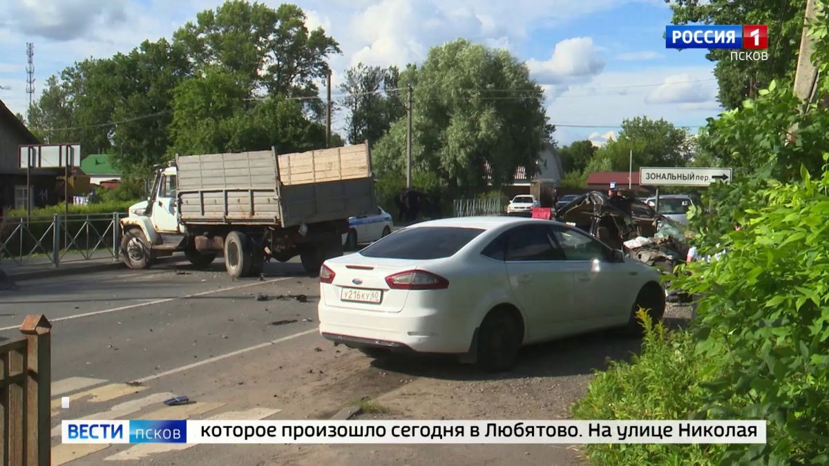 Три человека пострадали в серьезном ДТП, которое произошло сегодня в Любятово Три человека пострадали в серьезном ДТП, которое произошло сегодня в Любятово