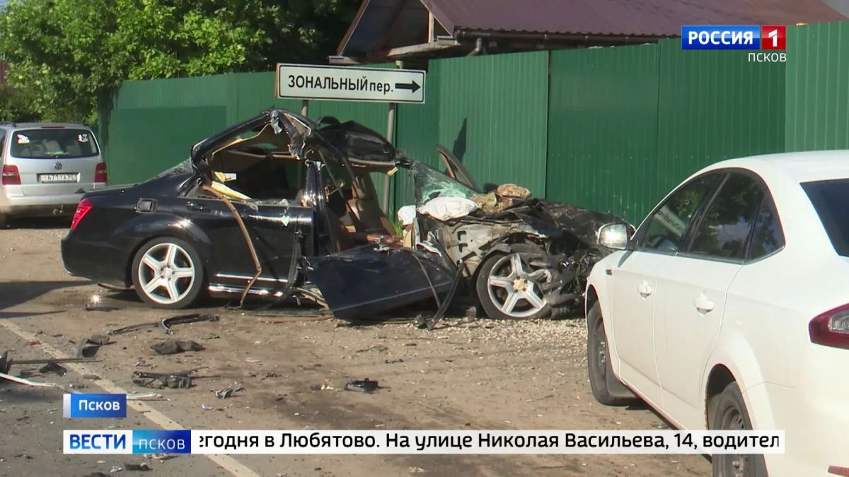 Три человека пострадали в серьезном ДТП, которое произошло сегодня в Любятово Три человека пострадали в серьезном ДТП, которое произошло сегодня в Любятово