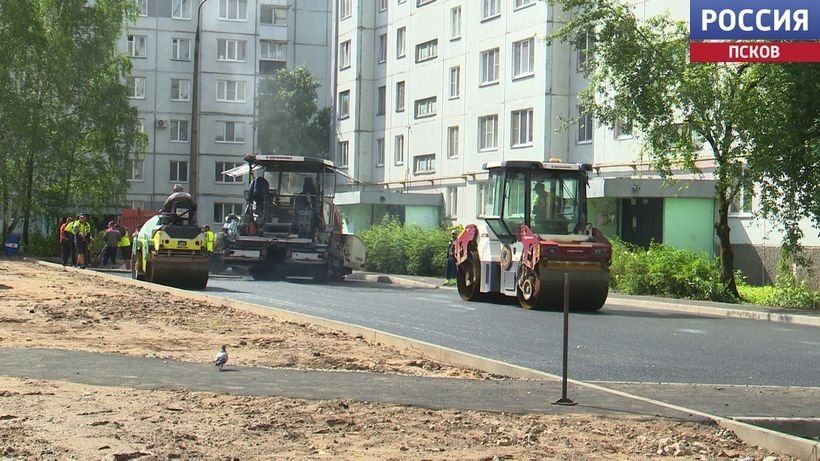 На улице Западной в Пскове заканчивается ремонт дворовой территории