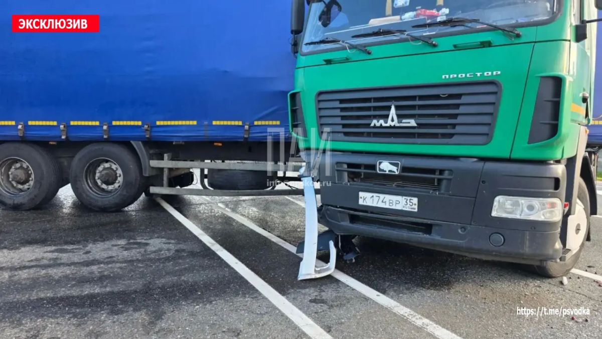 В Невельском районе, на 519-м километре трассы, у перекрестка с АЗС «Роснефть», фура МАЗ совершила столкновение с внедорожником Grand Cherokee В Невельском районе, на 519-м километре трассы, у перекрестка с АЗС «Роснефть», фура МАЗ совершила столкновение с внедорожником Grand Cherokee