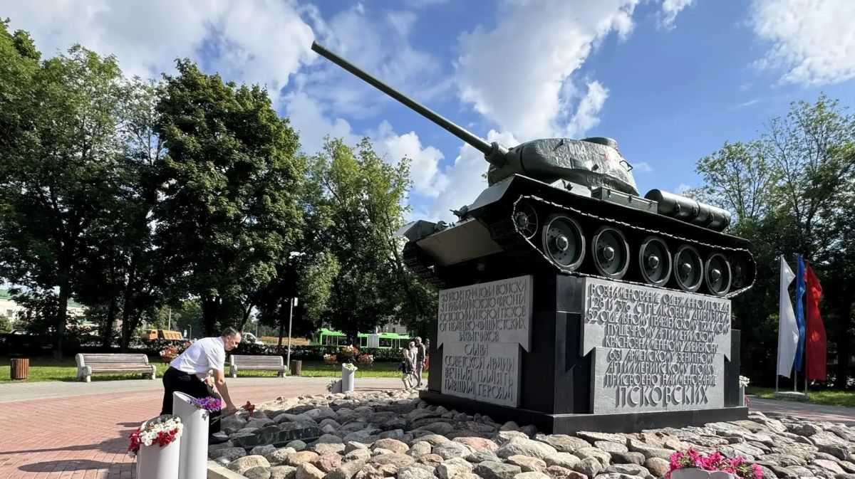 23 июля сотрудники Управления Федерального казначейства по Псковской области приняли участие в торжественных мероприятиях, посвященных 82-годовщине освобождения города Пскова и Псковского района от немецко-фашистских... 23 июля сотрудники Управления Федерального казначейства по Псковской области приняли участие в торжественных мероприятиях, посвященных 82-годовщине освобождения города Пскова и Псковского района от немецко-фашистских...