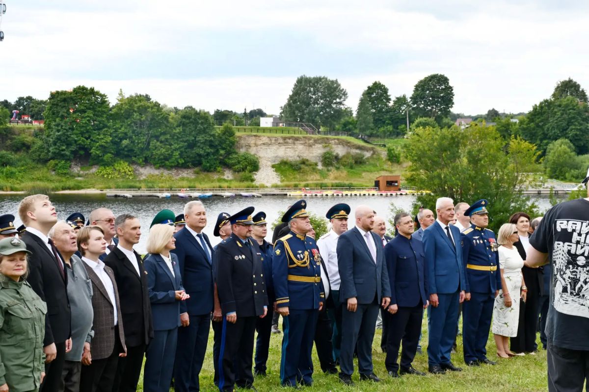 Начальник и сотрудники УФСИН приняли участие в мероприятиях ко Дню освобождения Пскова Начальник и сотрудники УФСИН приняли участие в мероприятиях ко Дню освобождения Пскова