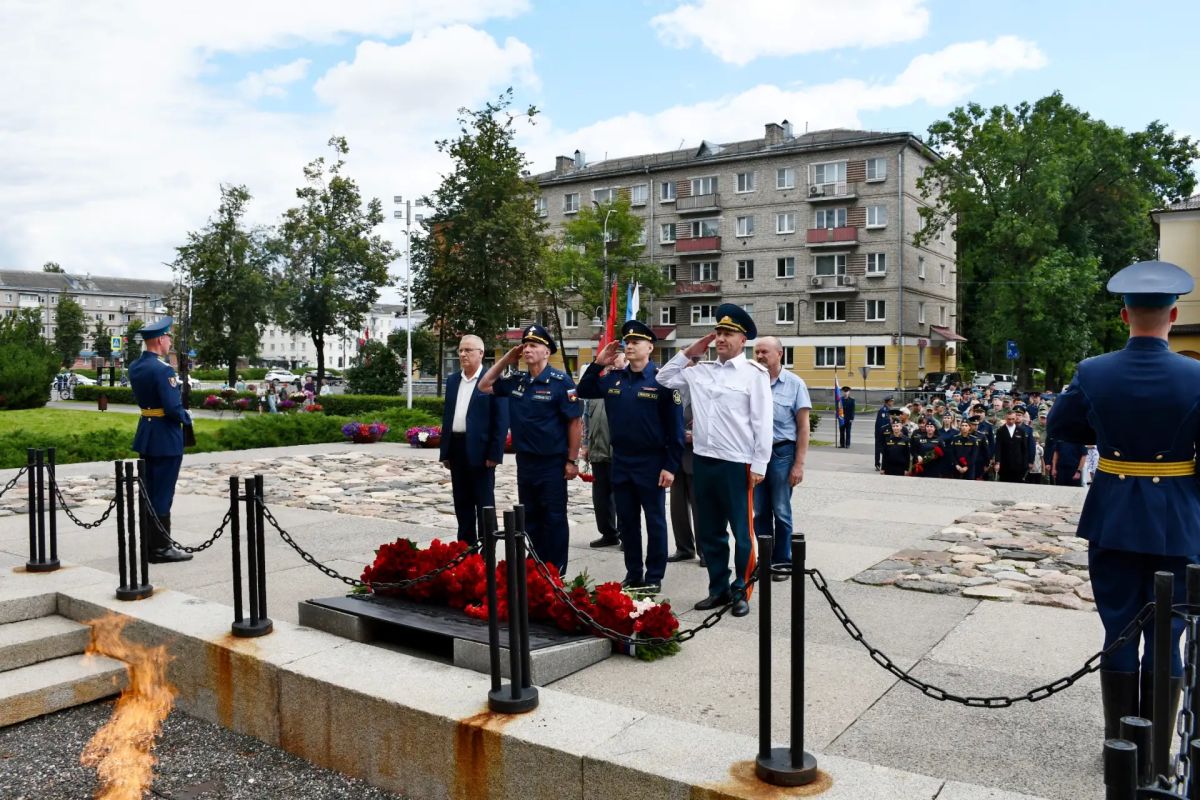 Начальник и сотрудники УФСИН приняли участие в мероприятиях ко Дню освобождения Пскова Начальник и сотрудники УФСИН приняли участие в мероприятиях ко Дню освобождения Пскова