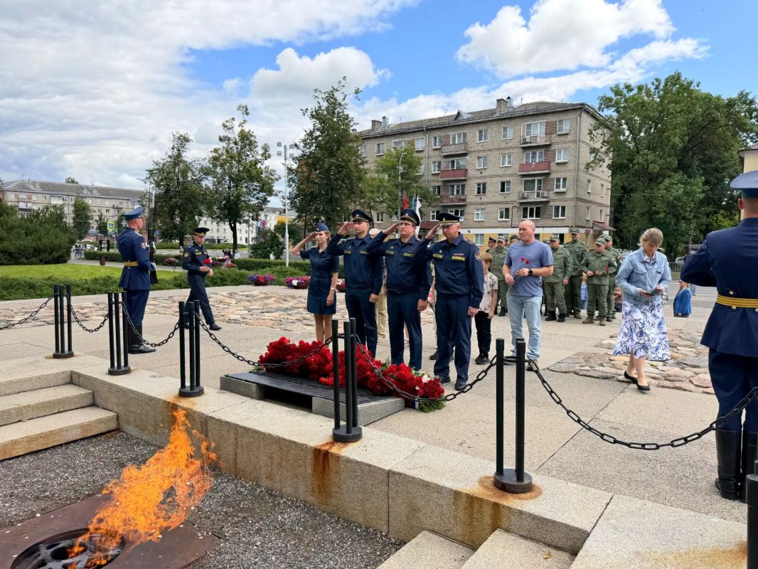 Начальник и сотрудники УФСИН приняли участие в мероприятиях ко Дню освобождения Пскова Начальник и сотрудники УФСИН приняли участие в мероприятиях ко Дню освобождения Пскова