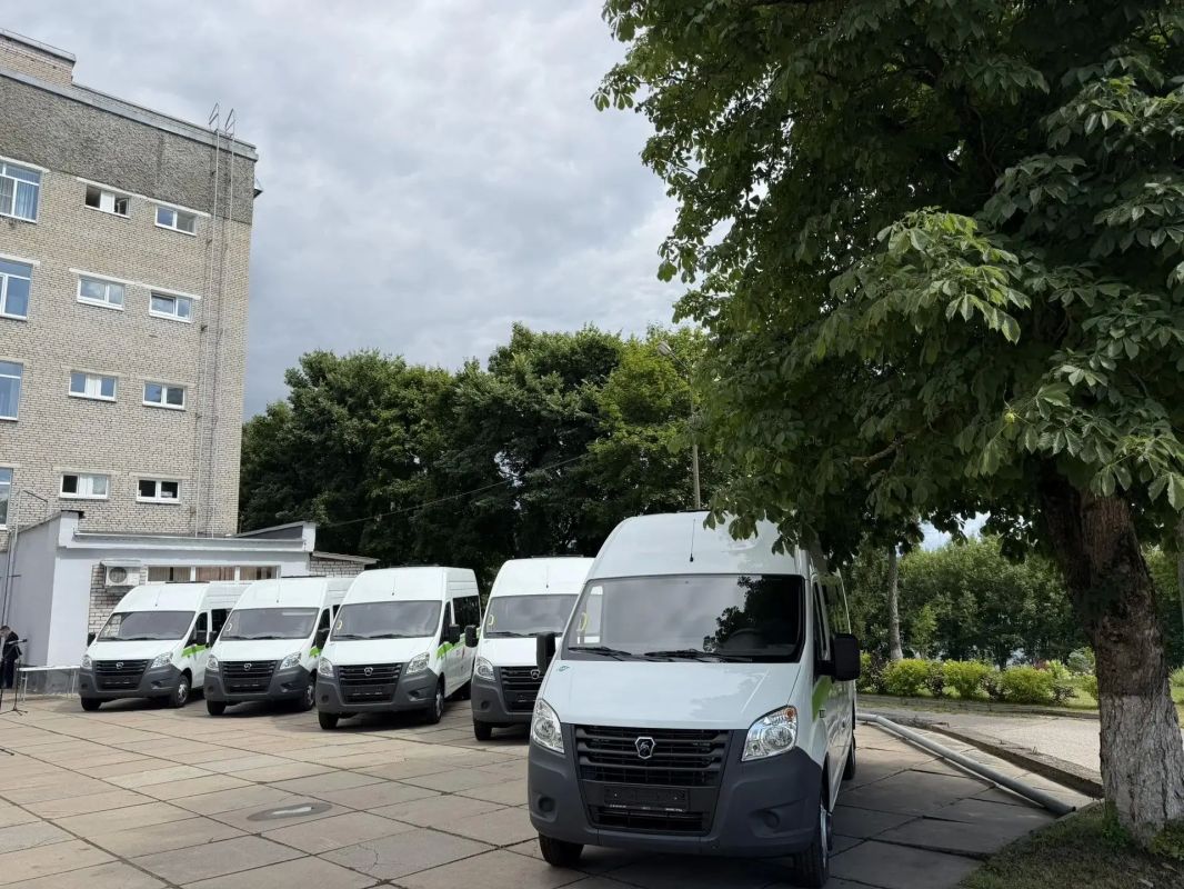 Автопарк медицинских учреждений Псковской области впервые пополнили автобусы-шаттлы для транспортировки пациентов Автопарк медицинских учреждений Псковской области впервые пополнили автобусы-шаттлы для транспортировки пациентов