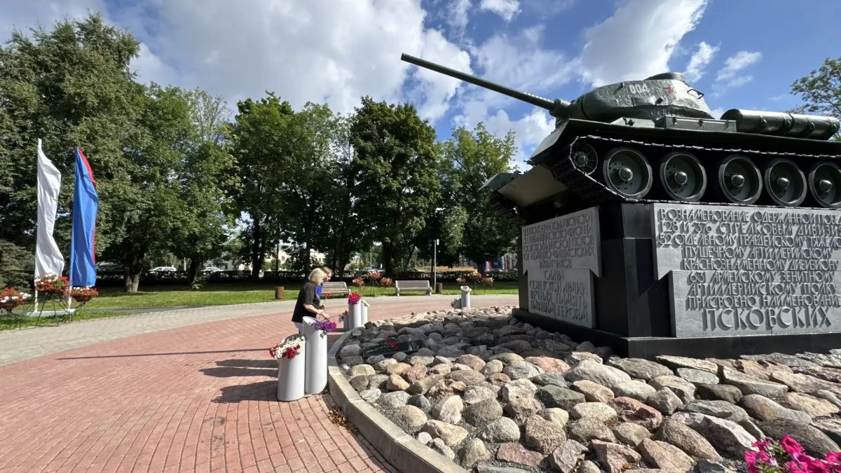 23 июля сотрудники Управления Федерального казначейства по Псковской области приняли участие в торжественных мероприятиях, посвященных 82-годовщине освобождения города Пскова и Псковского района от немецко-фашистских... 23 июля сотрудники Управления Федерального казначейства по Псковской области приняли участие в торжественных мероприятиях, посвященных 82-годовщине освобождения города Пскова и Псковского района от немецко-фашистских...