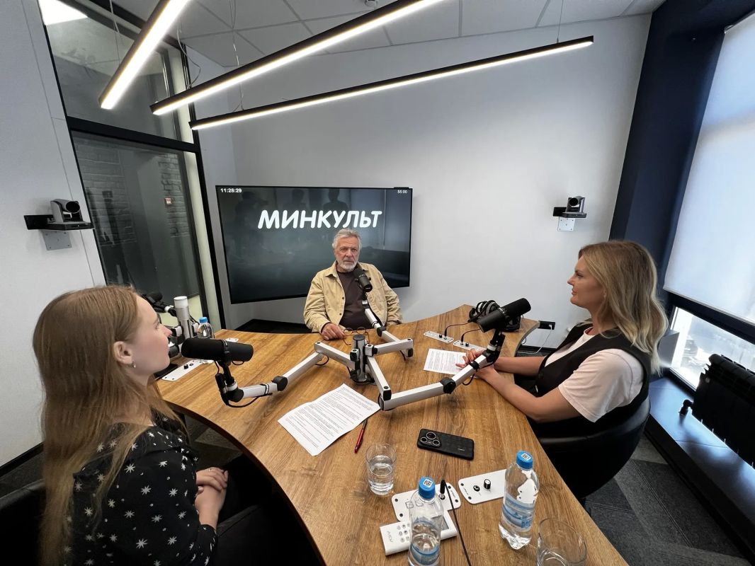 Актёр театра и кино, телеведущий, участник Международного кинофестиваля «Западные ворота» Андрей Ургант – сегодня у нас в гостях Актёр театра и кино, телеведущий, участник Международного кинофестиваля «Западные ворота» Андрей Ургант – сегодня у нас в гостях