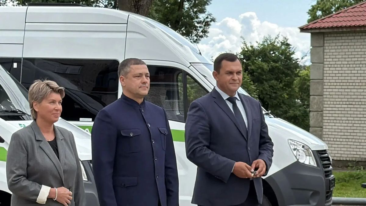 Автопарк медицинских учреждений Псковской области впервые пополнили автобусы-шаттлы для транспортировки пациентов Автопарк медицинских учреждений Псковской области впервые пополнили автобусы-шаттлы для транспортировки пациентов