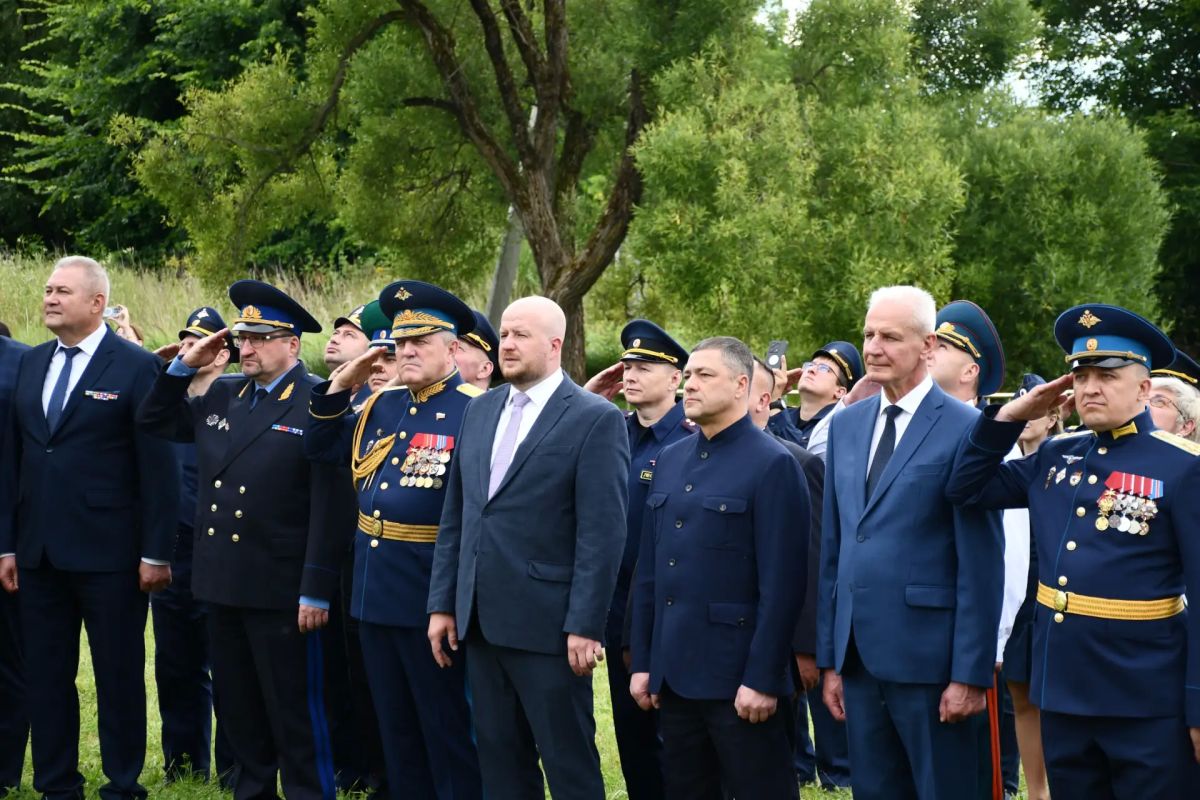 Начальник и сотрудники УФСИН приняли участие в мероприятиях ко Дню освобождения Пскова Начальник и сотрудники УФСИН приняли участие в мероприятиях ко Дню освобождения Пскова