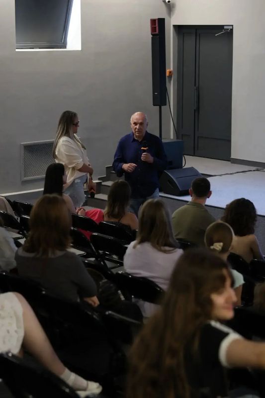 Еще одна площадка Международного кинофестиваля «Западные ворота» - Школа креативных индустрий: актеры, сценаристы, режиссеры встречались с зрителями фестиваля Еще одна площадка Международного кинофестиваля «Западные ворота» - Школа креативных индустрий: актеры, сценаристы, режиссеры встречались с зрителями фестиваля