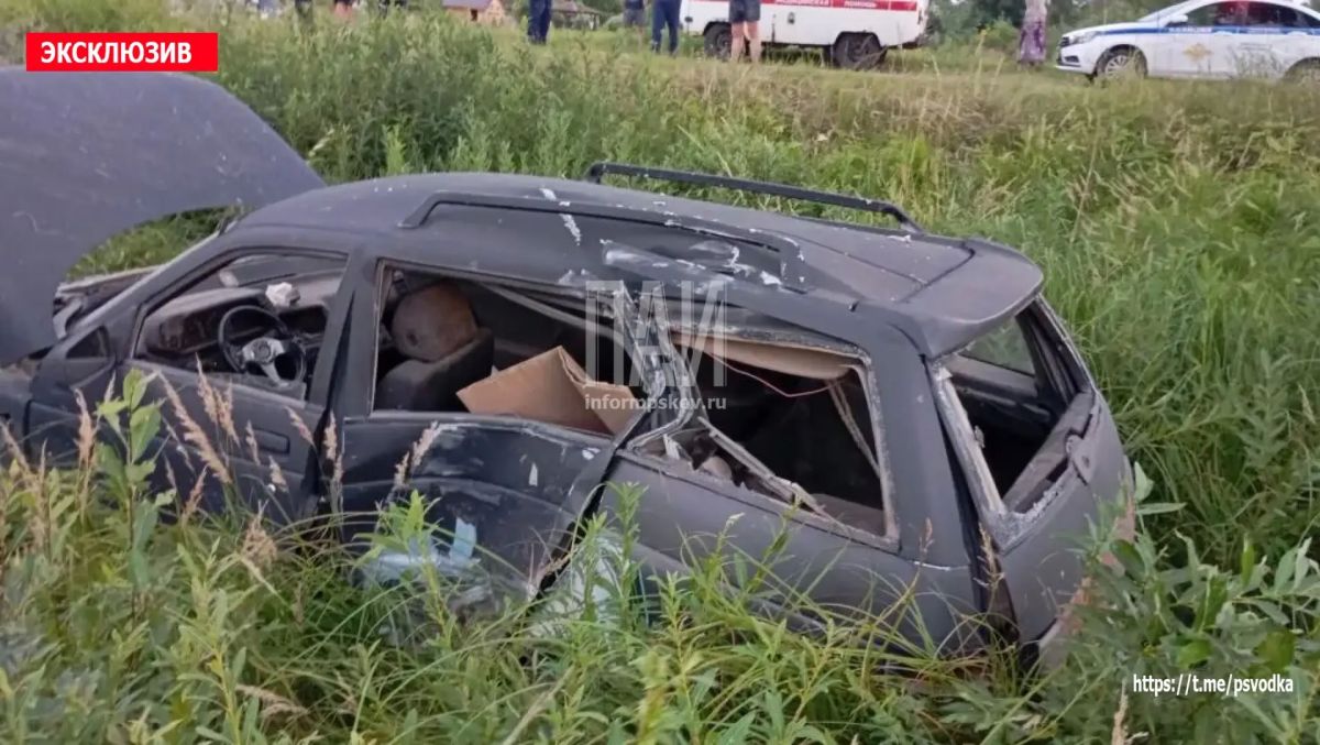 В Псковском районе, у деревни Похвальщина на повороте к улице Огурцовской, водитель автомобиля ВАЗ совершил наезд на препятствие и съезд в кювет В Псковском районе, у деревни Похвальщина на повороте к улице Огурцовской, водитель автомобиля ВАЗ совершил наезд на препятствие и съезд в кювет