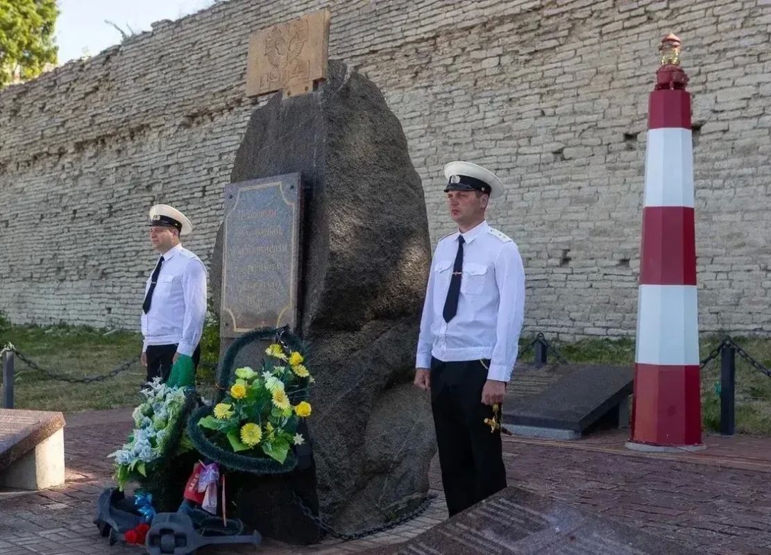 В последнее воскресенье июля в России отмечают День Военно-Морского Флота Российской Федерации В последнее воскресенье июля в России отмечают День Военно-Морского Флота Российской Федерации