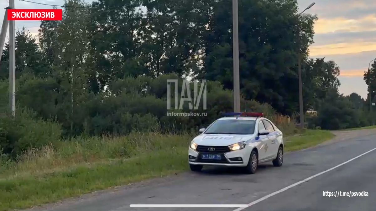 В Псковском районе, у деревни Похвальщина на повороте к улице Огурцовской, водитель автомобиля ВАЗ совершил наезд на препятствие и съезд в кювет В Псковском районе, у деревни Похвальщина на повороте к улице Огурцовской, водитель автомобиля ВАЗ совершил наезд на препятствие и съезд в кювет