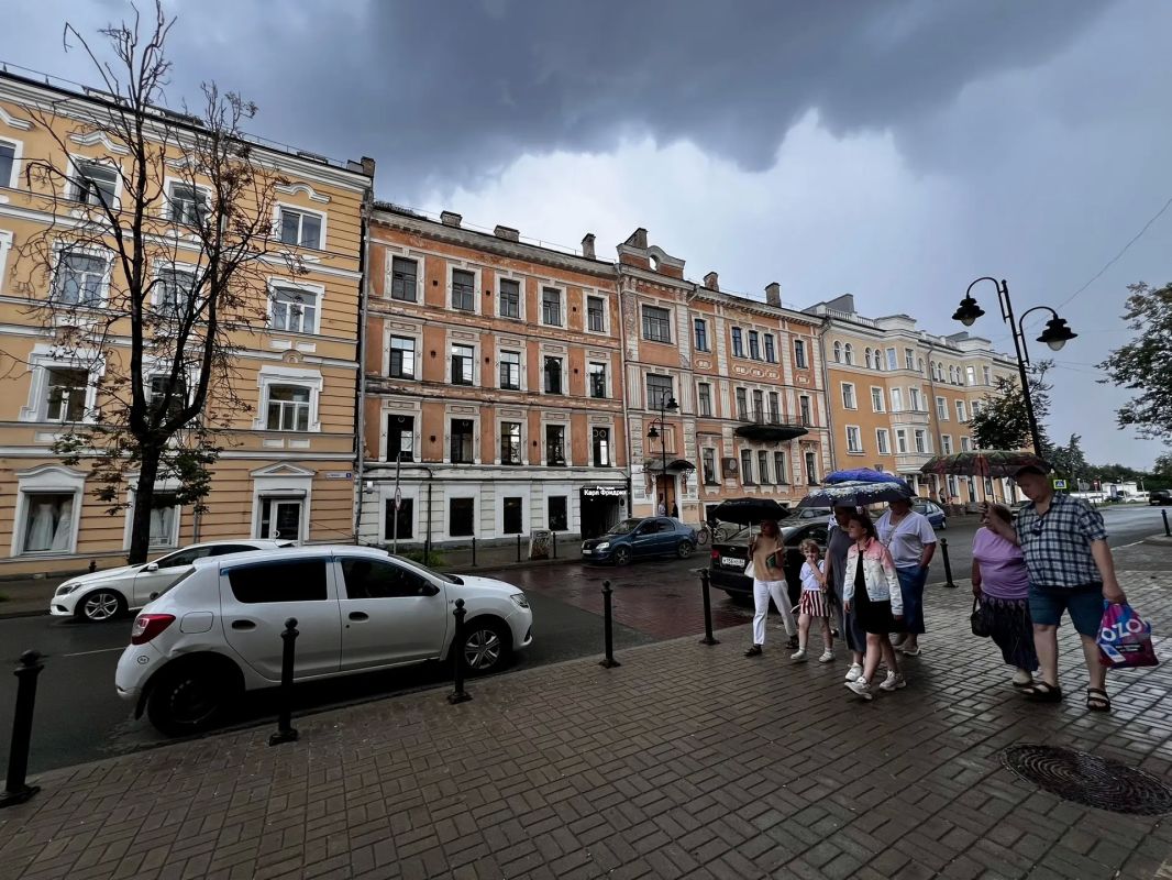 Прекрасный летний ливень прошел над Псковом Прекрасный летний ливень прошел над Псковом
