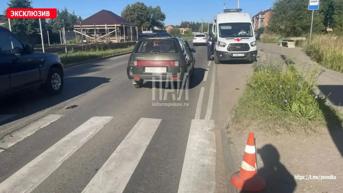 Мужчину сбили на пешеходном переходе в Великих Луках Мужчину сбили на пешеходном переходе в Великих Луках