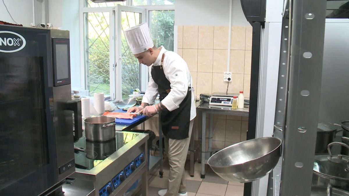 Псковский повар Артем Яковлев сегодня выступил в финале конкурса "Лучший по профессии"
