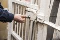 Зверски избил и сбросил тело в озеро: великолучанин получил срок за убийство знакомой