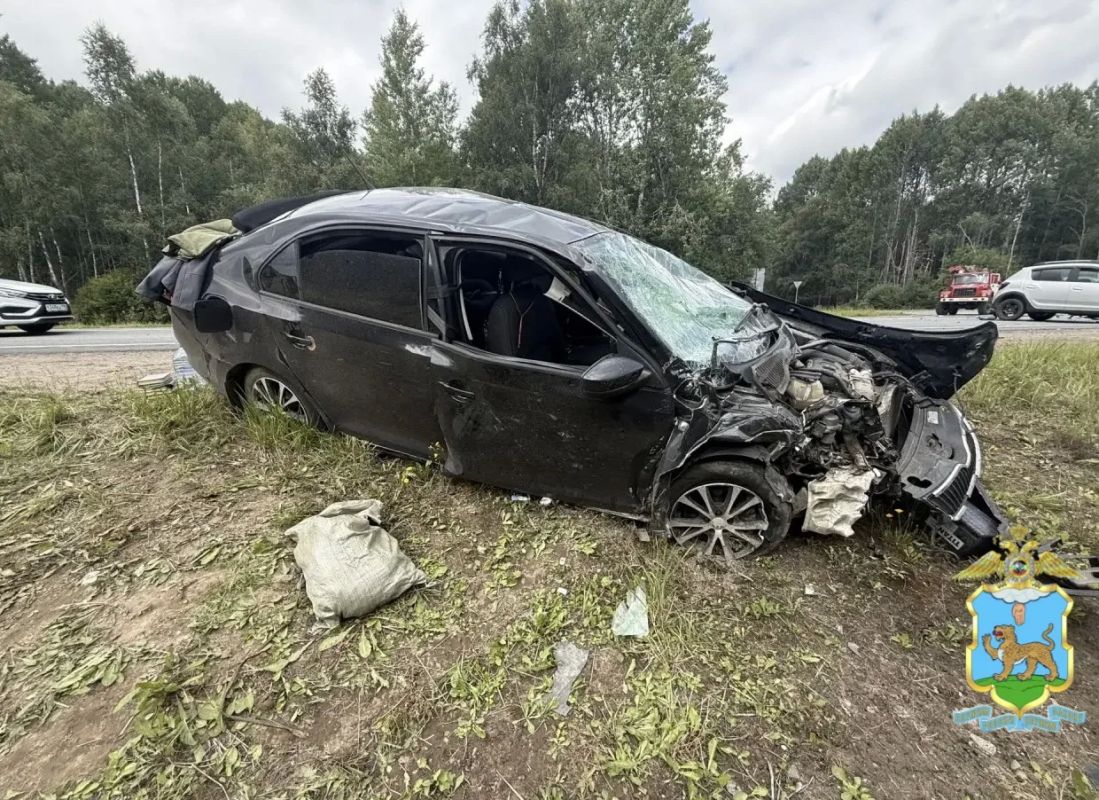 Псковские полицейские выясняют обстоятельства ДТП с шестью пострадавшими Псковские полицейские выясняют обстоятельства ДТП с шестью пострадавшими