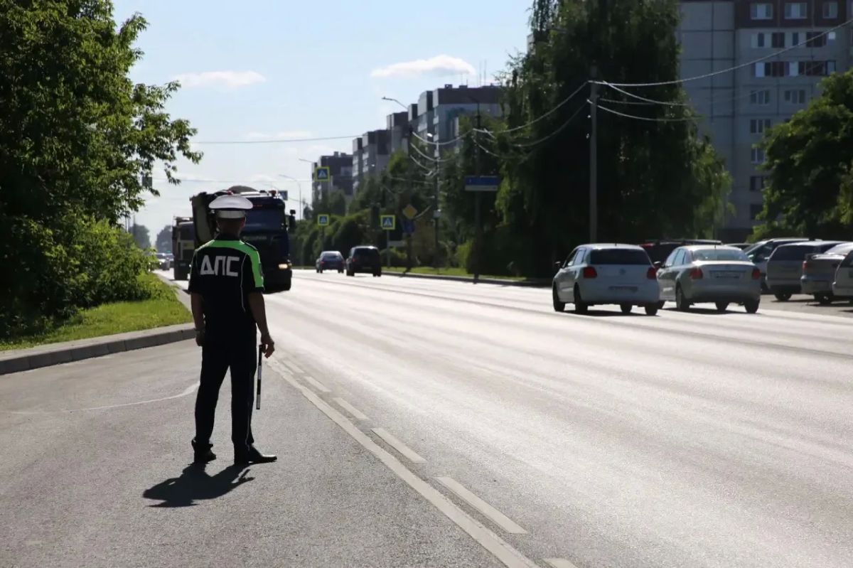 Полицейские проверили автомобили с иностранными номерами Полицейские проверили автомобили с иностранными номерами